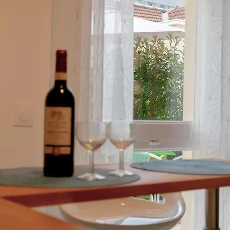 Maison Chaleureuse, Options Jacuzzi, Parking Et Clim Apartament *
